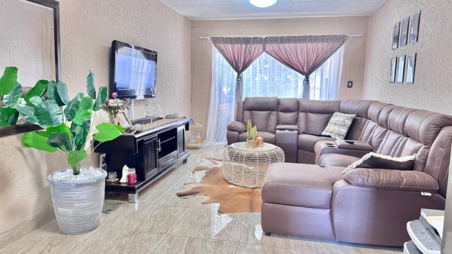2 Bedroom Property for Sale in Pellissier Free State